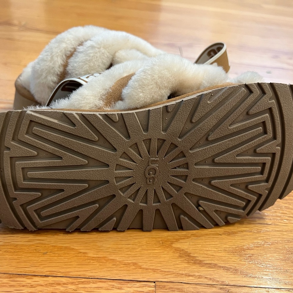 UGG Women's Disco Cross Slide slides in a cream and tan - Picture 5 of 6
